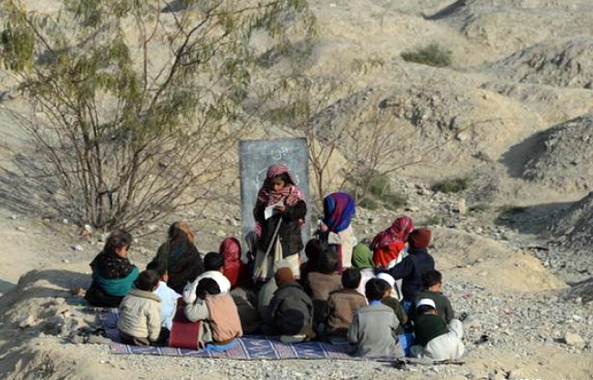 حدود ۱۰۰۰ مکتب به دلیل ناامنی  در افغانستان مسدود شده اند